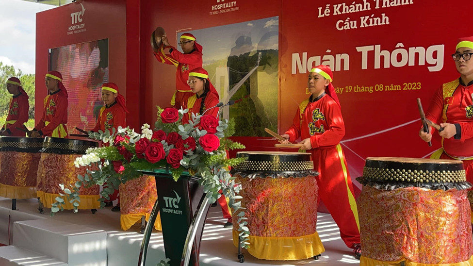 Lễ Khánh thành Cầu Kính đầu tiên tại Tây Nguyên – Thung lũng Tình yêu và Đồi Mộng Mơ (Đà Lạt)